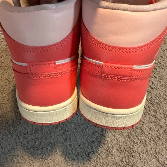 Woman’s Jordan’s Size 9 - Picture 5 of 5